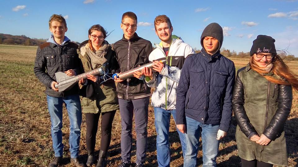 Zdjęcie całej ekipy z pierwszego lotu